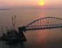 The highway arch of the Crimean bridge was delivered to the target between the fairway supports